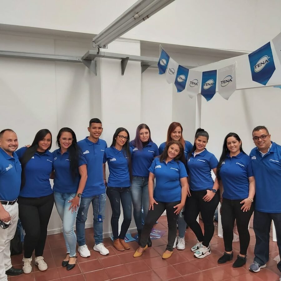 Equipo Proaliados en activación de marca en punto de venta